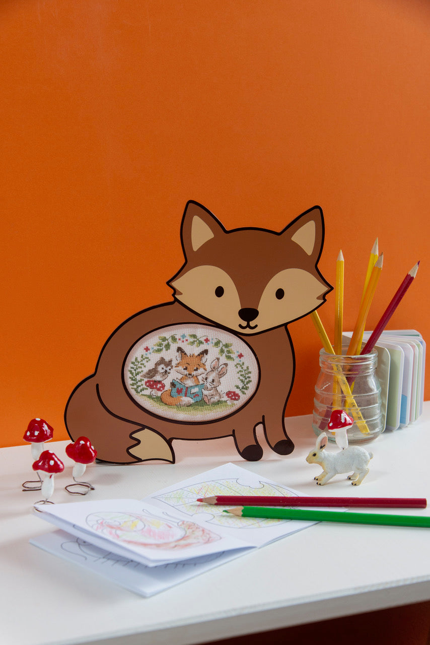 2 grilles broderie point de croix : renard lecteur et ânon espiègle pour chambre d'enfant. 60 x 45 pts chacune, imprimées sur 6 pages. Réf. DMC.