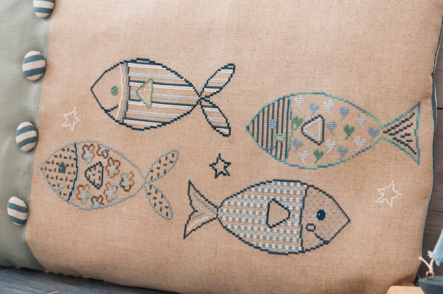 5 Grilles : Coussins d'été « Poissons », Création Point de Croix