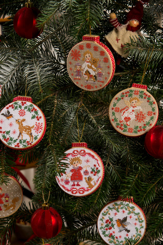 Grille : Jolies boules de Noël, Création Point de Croix