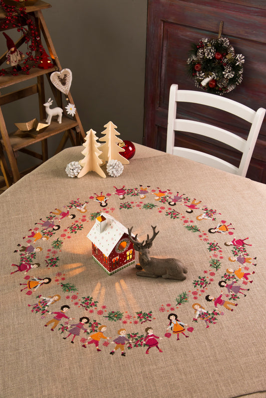 Grille : Nappe de Noël « Les petits personnages », Création Point de Croix