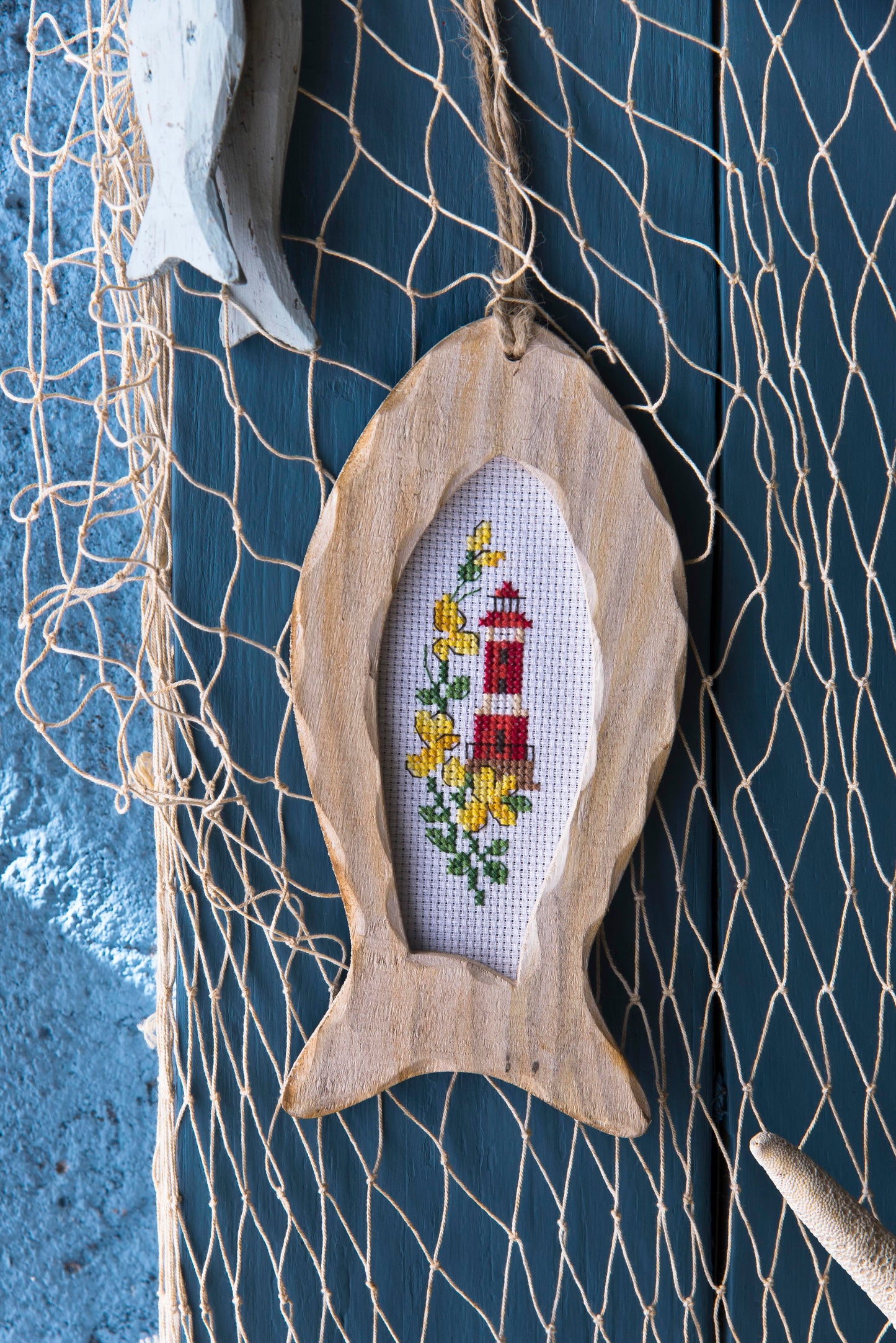 Grille de broderie point de croix : cadres poissons marins par V. Enginger. Réf. DMC incluse. À broder sur Aïda. Création Point de Croix.