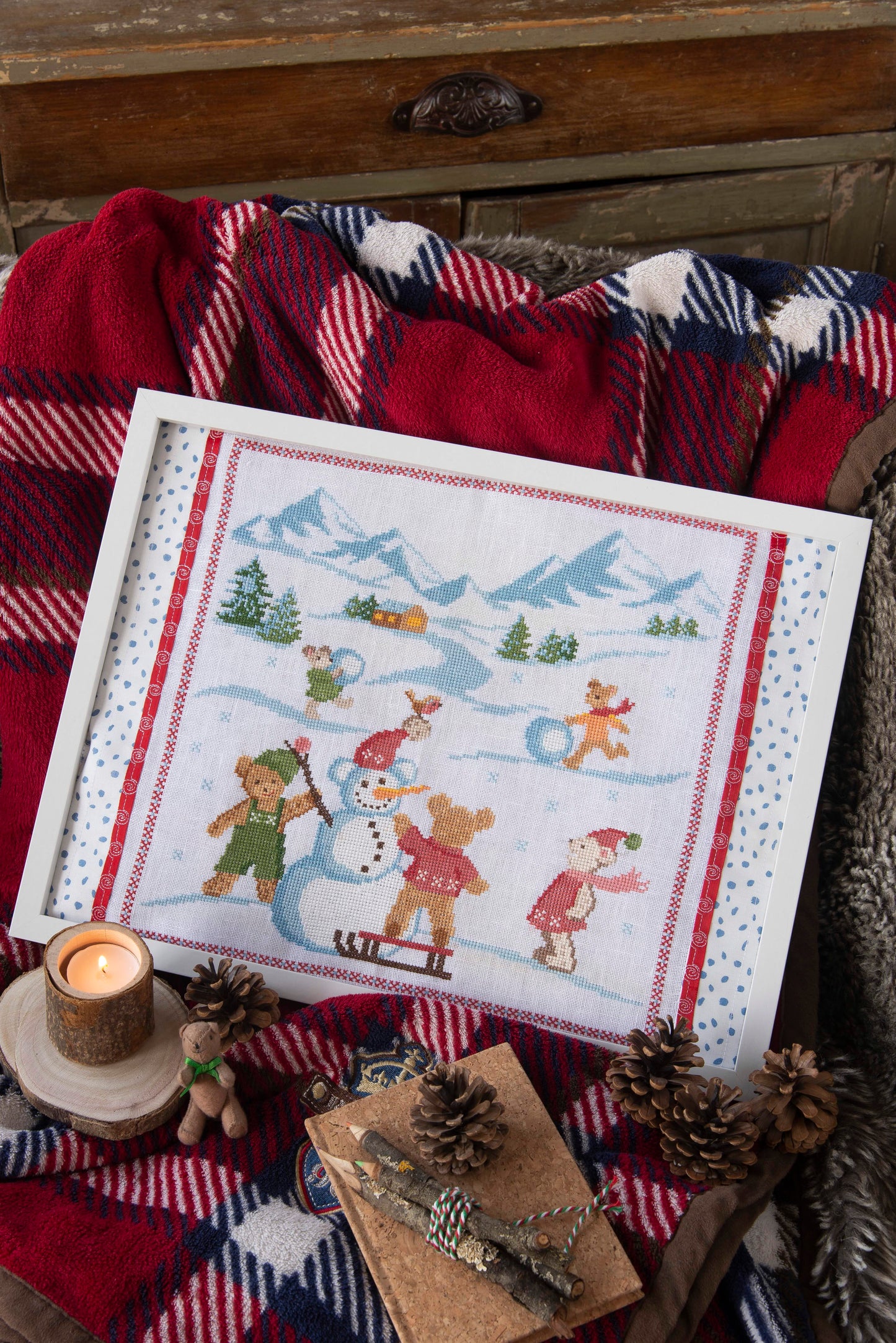 Grille de broderie point de croix : Teddy Bears à la neige par Sylvie Teytaud. Réf. DMC incluse. À broder sur lin. Création Point de Croix.