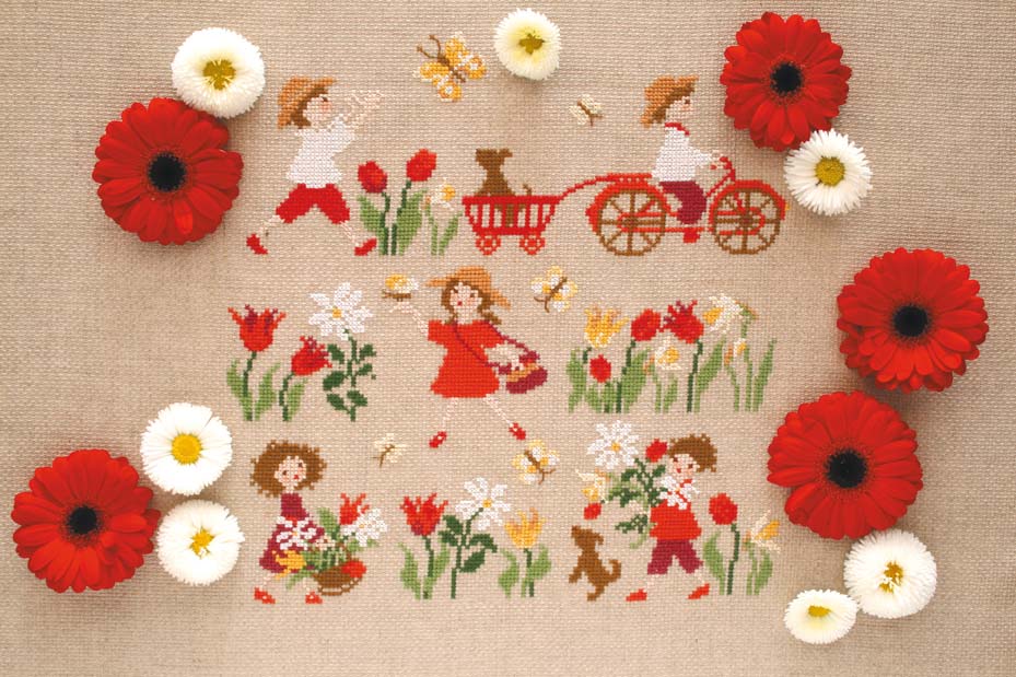 Grille broderie point de croix : enfants et papillons au muguet, motif 142×148 pts, 25,8×26,9 cm. Symboles + couleurs DMC, 6 pages.
