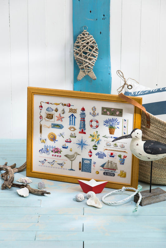 Grille de broderie point de croix : Petits motifs bord de mer, plage et océan. 180x260 points, 6 pages, couleurs DMC. Lin blanc.