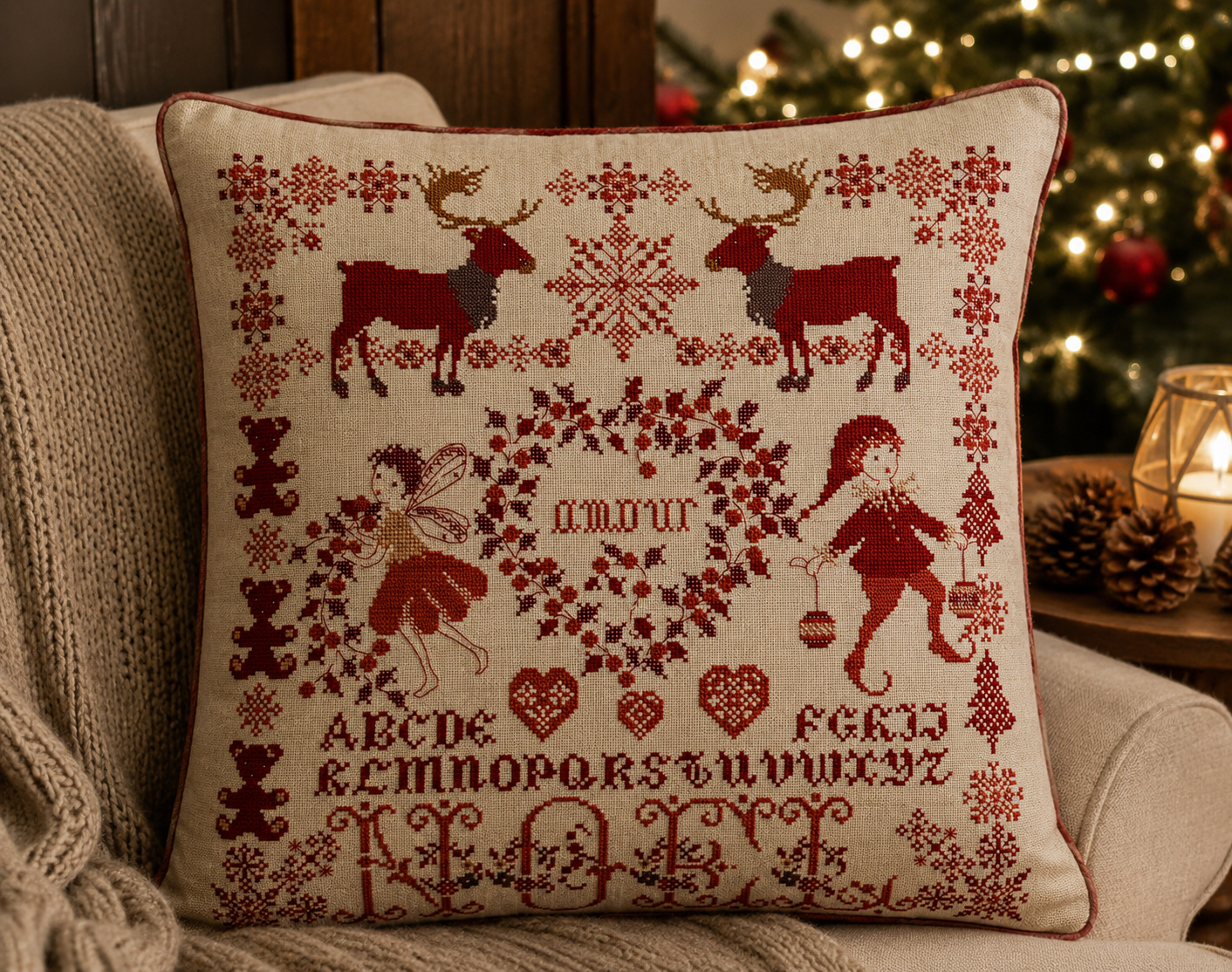Grille point de croix – Sampler Noël : grand sampler décoratif avec scènes hivernales, motifs traditionnels et ornements de Noël inspirés des marquoirs anciens, sur toile Aïda blanche 7 pts/cm – Création Point de Croix"