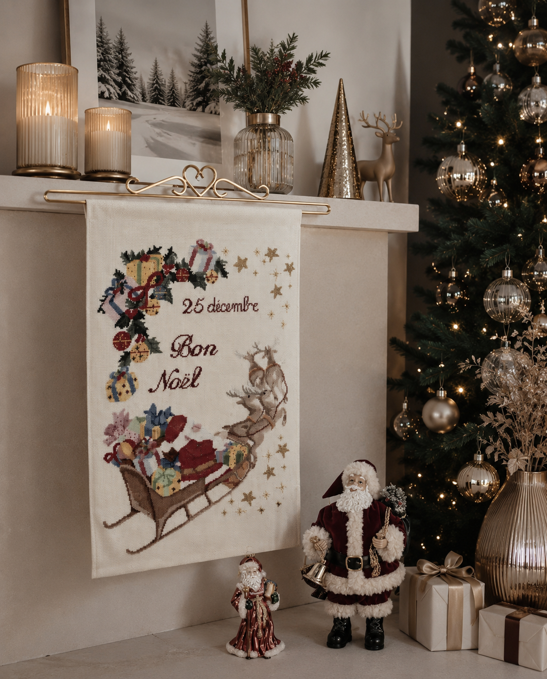 Grille point de croix Toise de Noël – Père Noël en traîneau avec rennes et cadeaux brodé sur toile Aïda, tableau décoratif Noël, Création Point de Croix