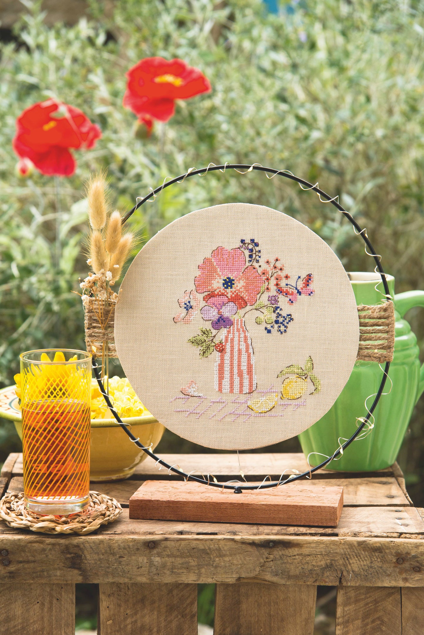Grille de broderie point de croix : un bouquet ensoleillé à broder. Réf. DMC incluse. À broder sur Aïda ou lin. Création Point de Croix.