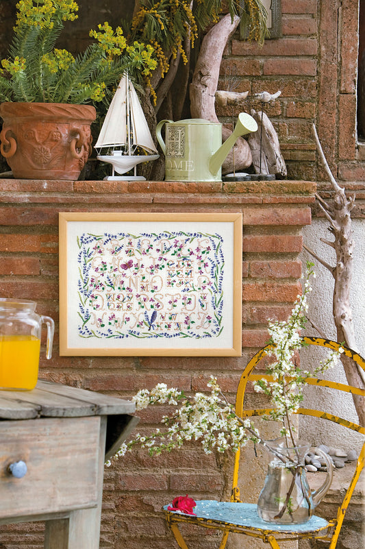 Grille : Abécédaire fleuri lavandes, Création Point de Croix