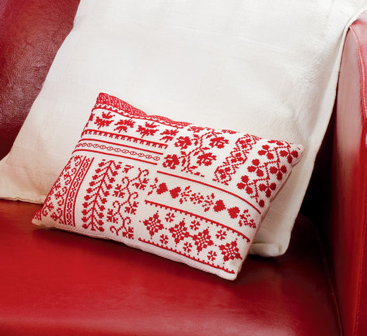 Grille broderie point de croix : abcédaire monochrome rouge et blanc, tradition des samplers. Imprimée sur 6 pages. Réf. DMC incluses.