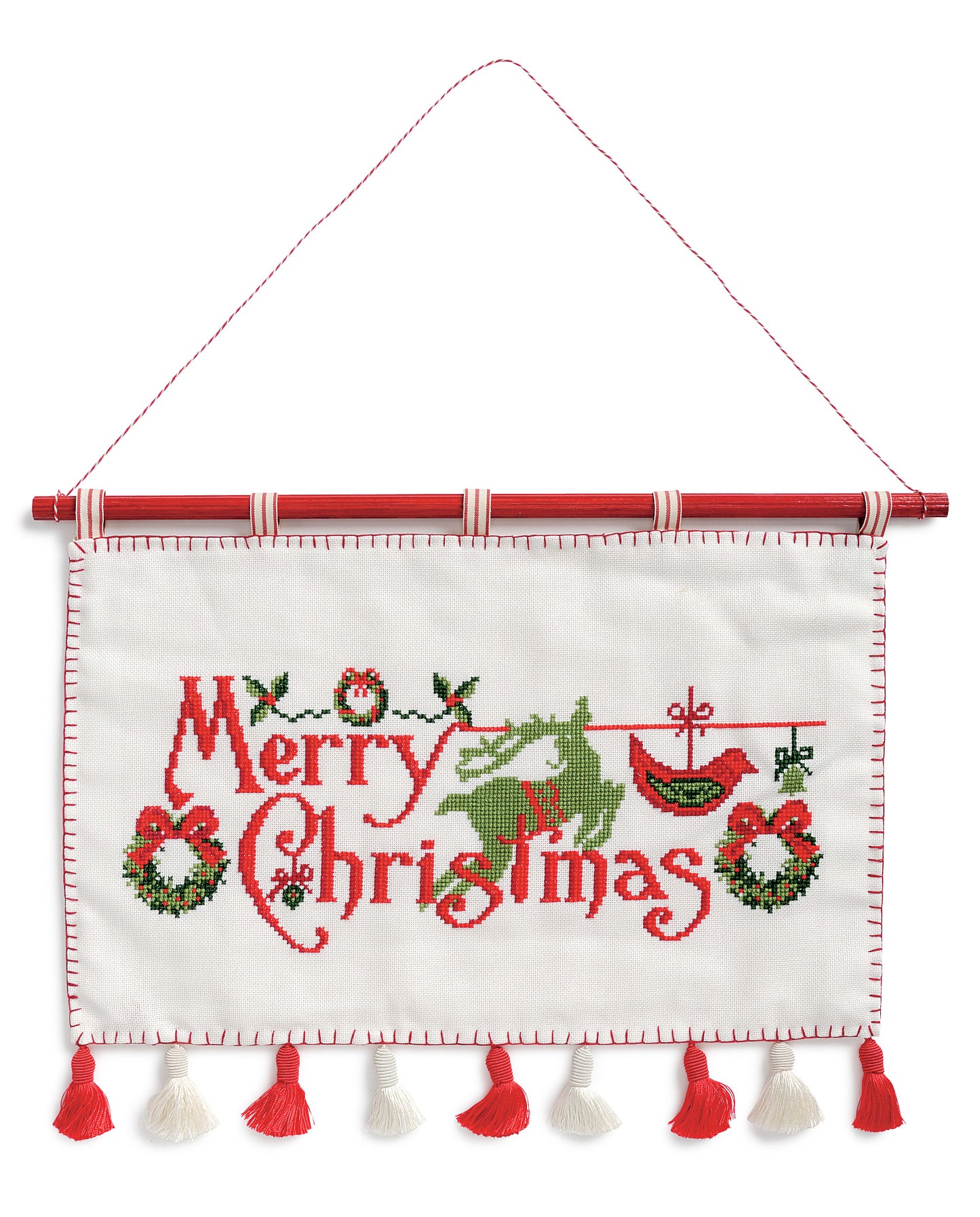Grille broderie point de croix : bannière de Noël avec couronnes, oiseau et feuillage. 68 x 168 pts, imprimée en couleur sur 4 pages. Réf. DMC incluses.