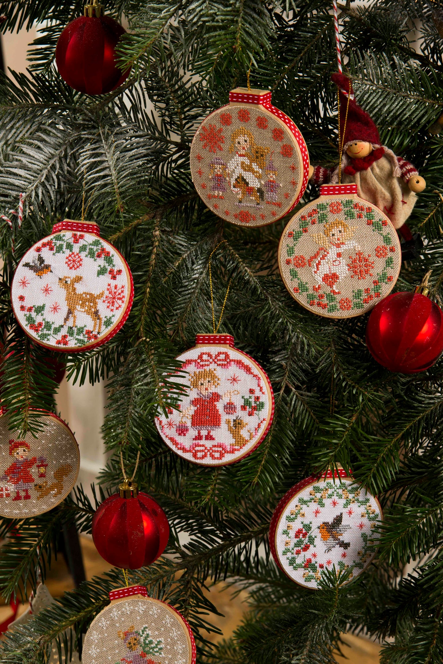 Grille : Jolies boules de Noël, Création Point de Croix