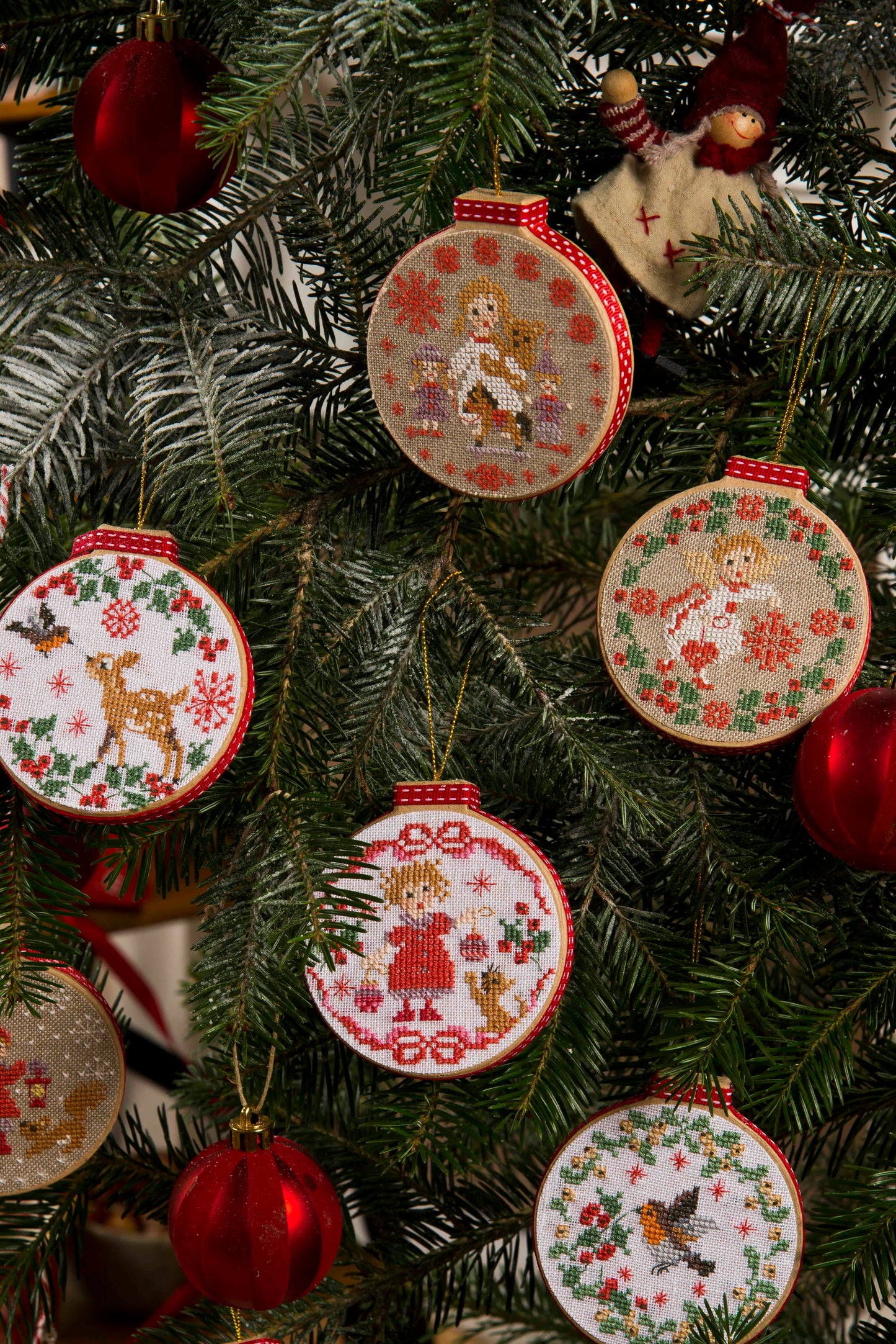 Grille : Jolies boules de Noël, Création Point de Croix