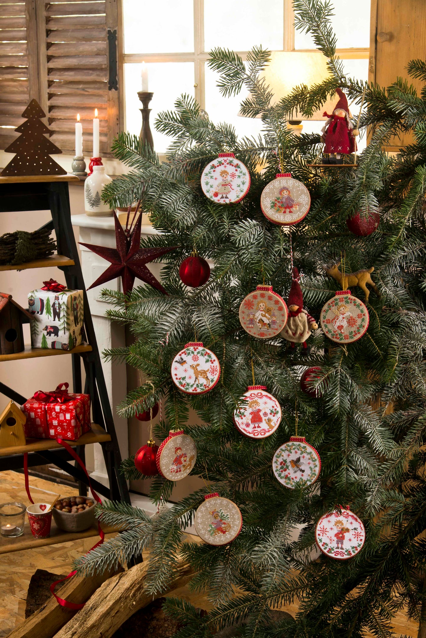 Grille : Jolies boules de Noël, Création Point de Croix
