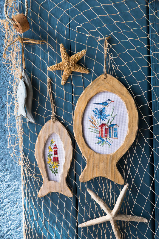 Grille de broderie point de croix : cadres poissons marins par V. Enginger. Réf. DMC incluse. À broder sur Aïda. Création Point de Croix.