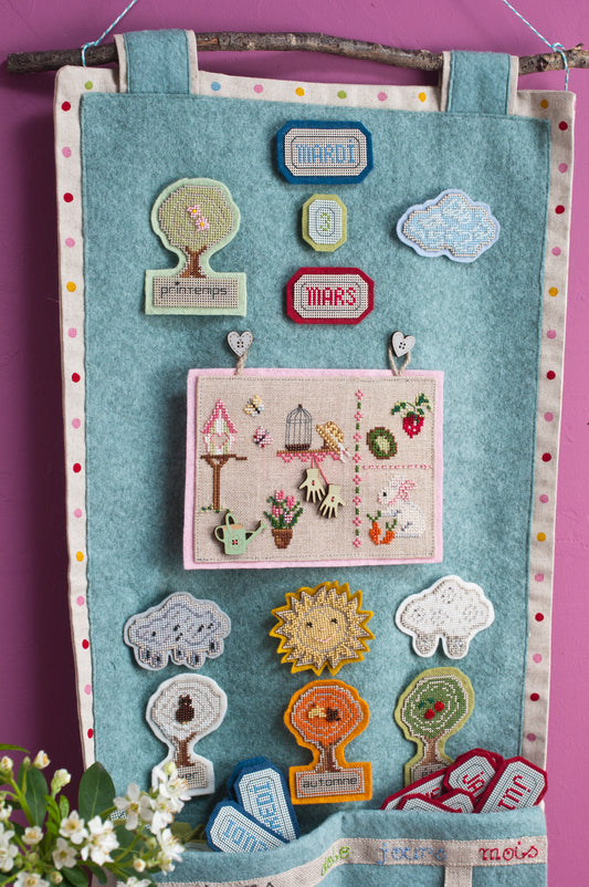 Grille broderie point de croix : calendrier des saisons pour enfants à broder sur lin bis. Par Françoise Dieuzaide, DMC, 8 pages.