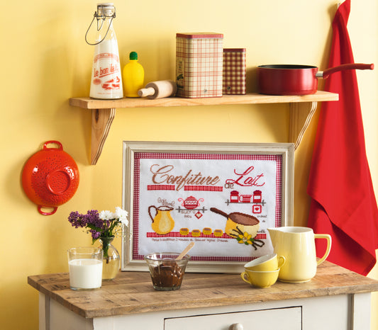 Grille point de croix – Confiture de lait : recette traditionnelle avec ingrédients et ustensiles brodés sur toile de lin blanc 12 fils/cm, ambiance cahier de recettes familial et cuisine d'autrefois – Marylène Verstraete (Les Fanfreluches de Mary) & Création Point de Croix