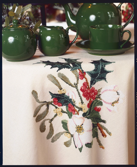 Grille de broderie point de croix imprimée avec symboles et couleurs DMC – Couronne de houx, nappe de Noël, 6 pages
