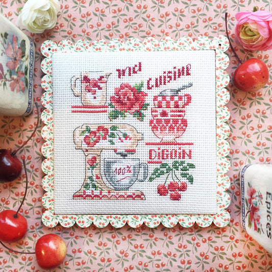 Grille de broderie point de croix : motifs cuisine à encadrer (Monique, Bordeaux, Rose bleue, Cerises). Imprimé couleur (Réf. DMC) sur 6 pages. Création Les Brodeuses Parisiennes.