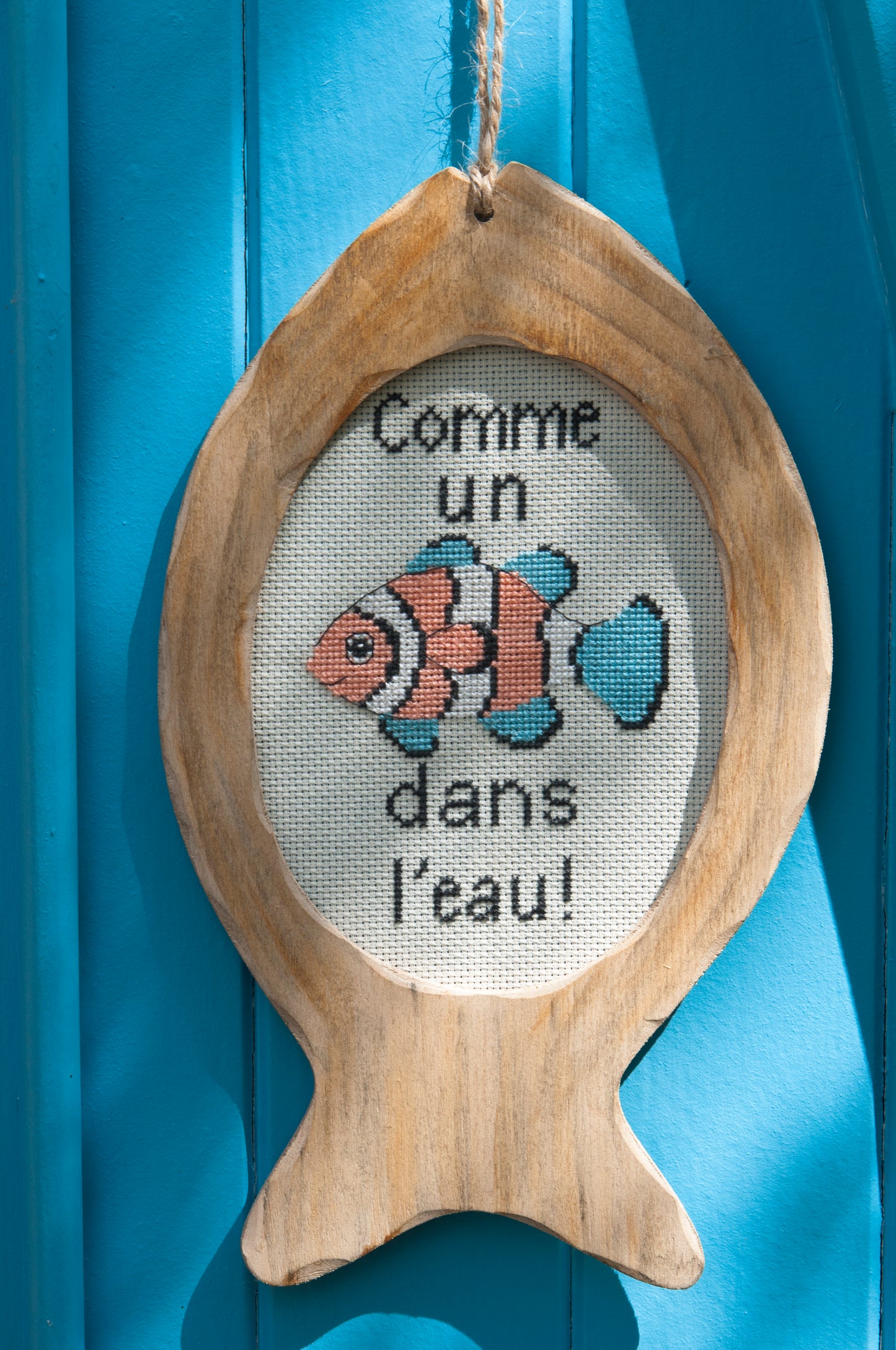 Grille de broderie point de croix « Cadres en forme de poisson brodé » : poissons sur Aïda écrue 6 pts ivoire. DMC, 6 pages – petite et grande grille.