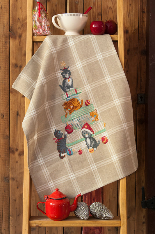 Grille broderie point de croix : 5 chats malicieux sur torchon a broder sur lin bis. Par M. Bonnin, DMC, 6 pages.