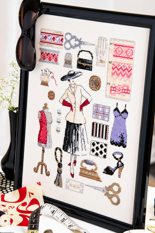 Grille broderie point de croix : Haute couture, accessoires couture et silhouettes élégantes. 155x177 points, 4 pages, couleurs DMC.