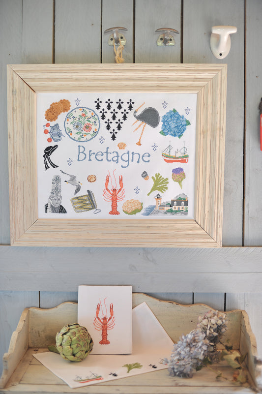 Grille de broderie au point de croix : La Bretagne au fil des embruns, traditions et paysages bretons. 8 pages avec symboles et références DMC. À broder sur lin ou Aïda.