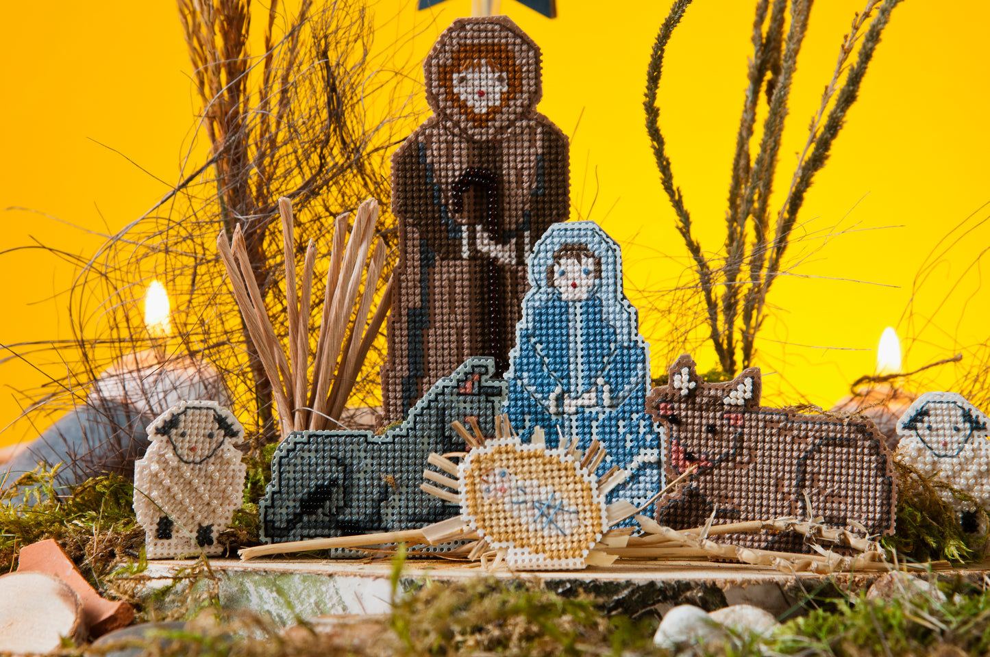 Grille broderie point de croix : creche de Noel a broder sur toiles perforees. Par Francoise Dieuzaide, DMC, 6 pages.