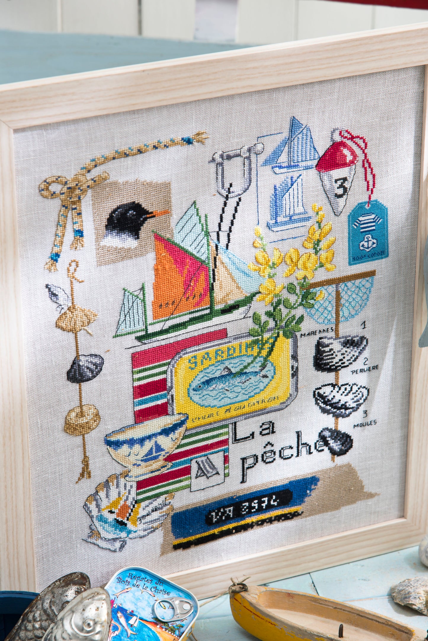 Grille de broderie point de croix : La pêche, bateaux, coquillages et mouette. 224x200 points, 6 pages, couleurs DMC. Aïda ivoire.