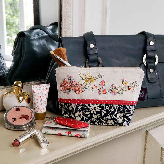 Grille : La trousse « Jardin de papillons », Création Point de Croix