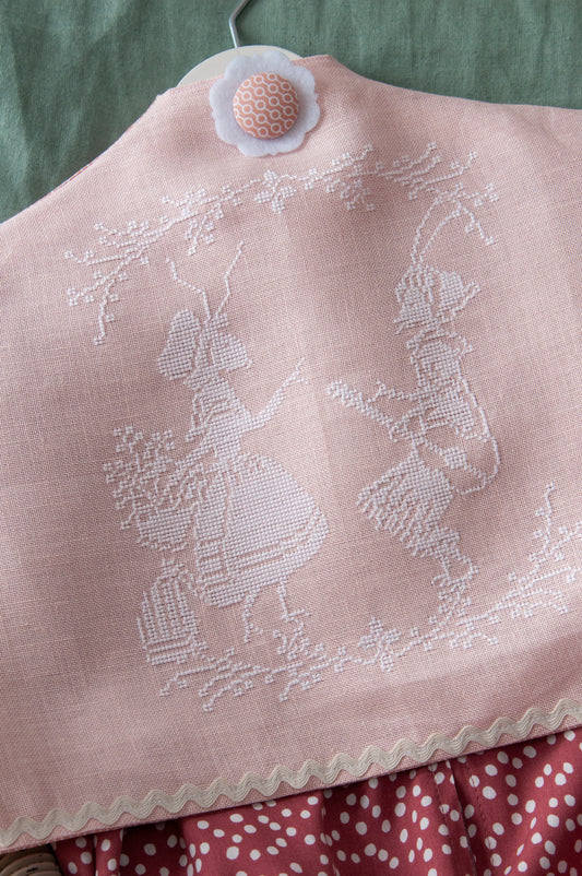 Grille de broderie point de croix « Les fables » par P. Samouiloff : 3 fables de La Fontaine à broder sur lin blanc 11 fils. DMC, 6 pages, motif 20 x 23,63 cm.