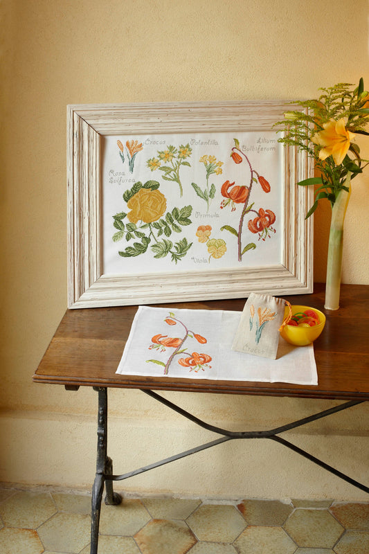 Grille de broderie point de croix : Lys et Crocus, fleurs de printemps. 200x246 points, 4 pages, couleurs DMC. Aïda et lin blanc.