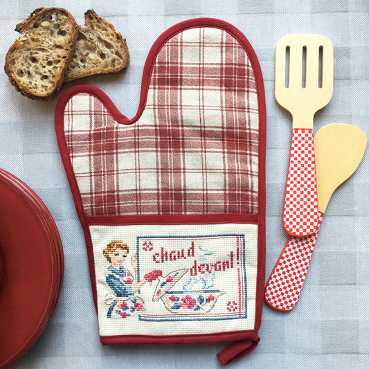Grille de broderie point de croix : set de cuisine (gant, manique ronde, manique carrée) style Digoin. Imprimé couleur (Réf. DMC) sur 6 pages. Création Les Brodeuses Parisiennes.