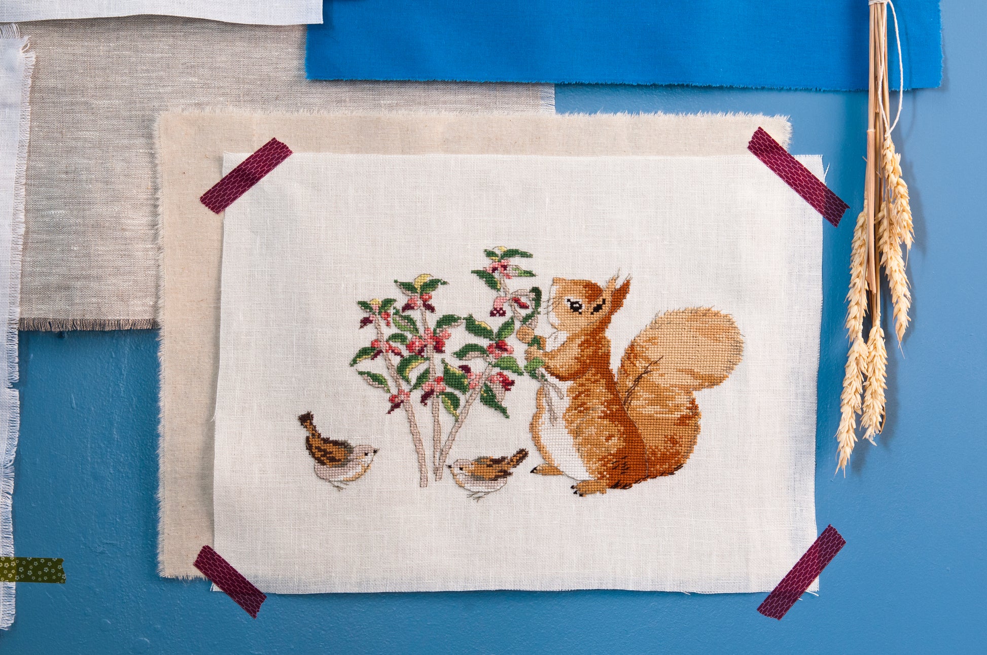 Grille point de croix Noisette l'écureuil et Pierrot-Lapin dans les bois – Motif broderie conte enfant, Création Point de Croix