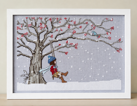 Grille de point de croix Plaisirs de Noël Bell & Boo – Belle et Boo découvrent leurs cadeaux au pied du sapin, brodé sur étamine bleu ciel 10 fils/cm, Création Point de Croix