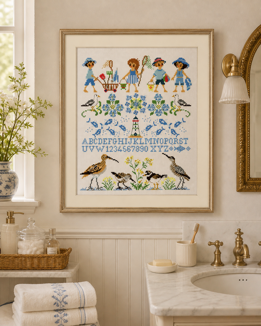 Grille inédite broderie point de croix : Sampler mer été par Perrette Samouiloff. 130×159 pts, bateaux, coquillages, enfants. Point de croix, ¾ de point, point de piquûre.