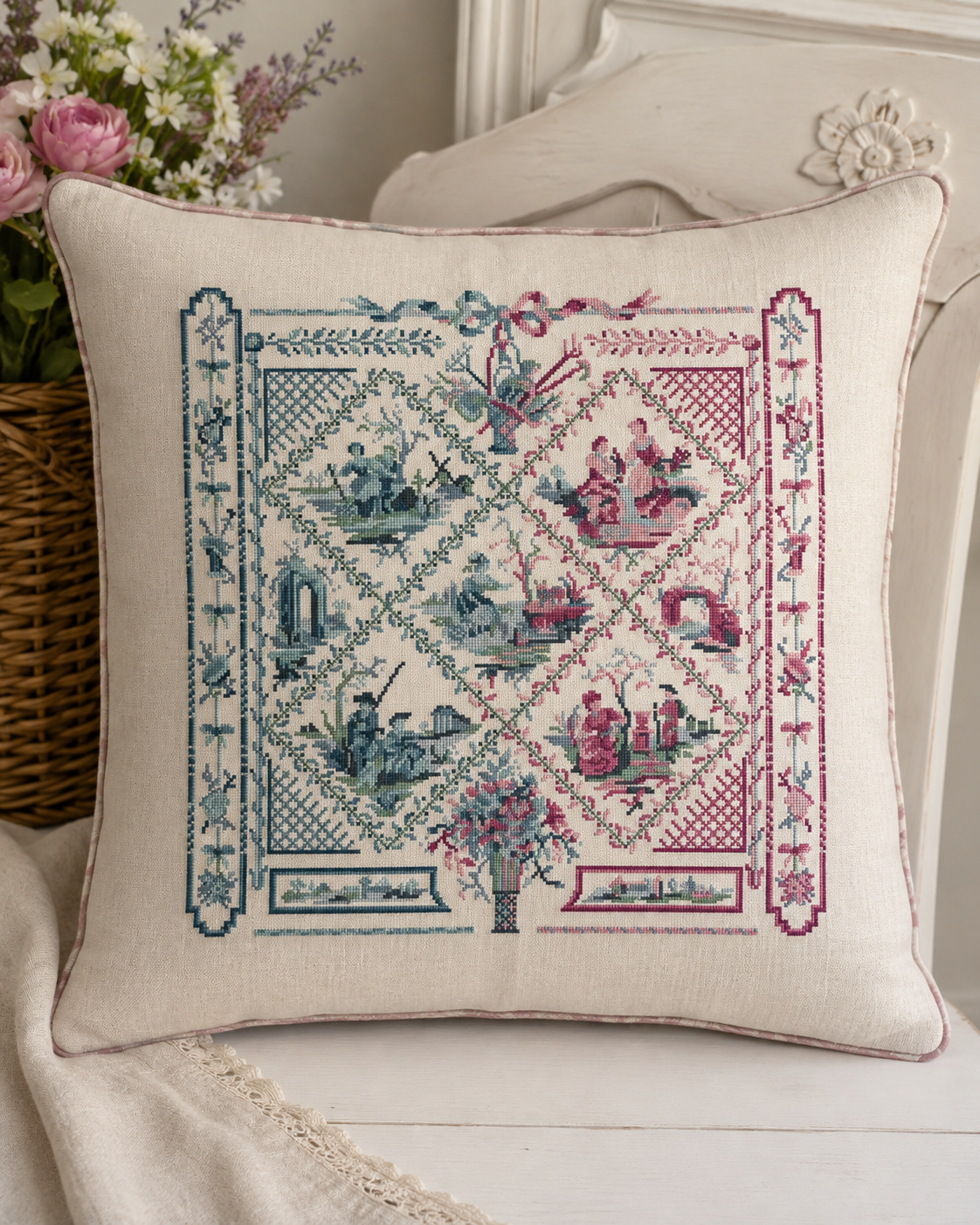 Grille broderie point de croix Toile de Jouy : sampler 215×215 pts, scènes en bleu et rouge. Sur toile blanche ou écrue.