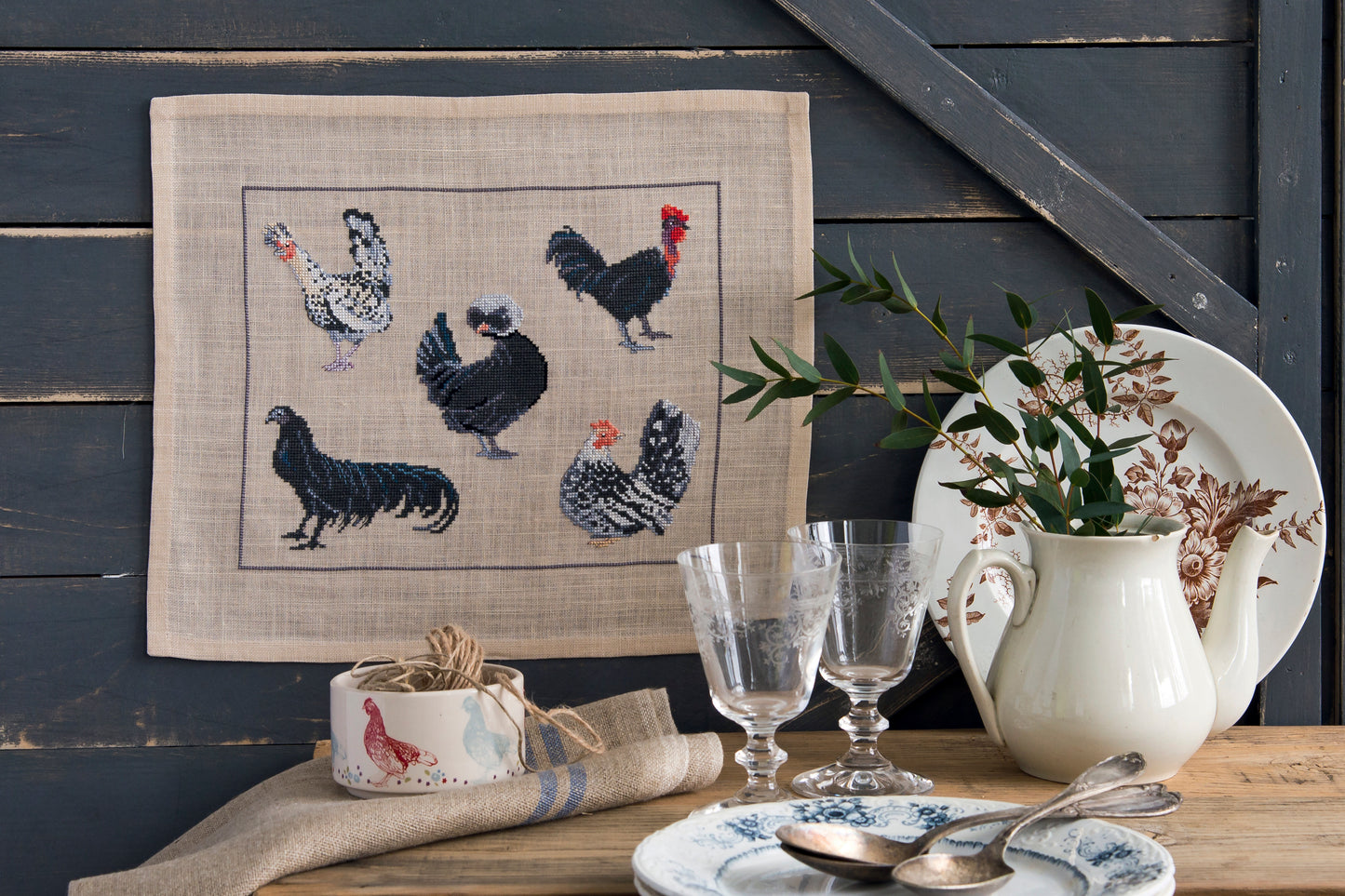Grille point de croix – Poules de collection : galerie de portraits de poules de races aux plumages somptueux et colorés brodés sur toile de lin sable 12 fils/cm, ambiance basse-cour élégante et champêtre – Sylvie Teytaud & Création Point de Croix