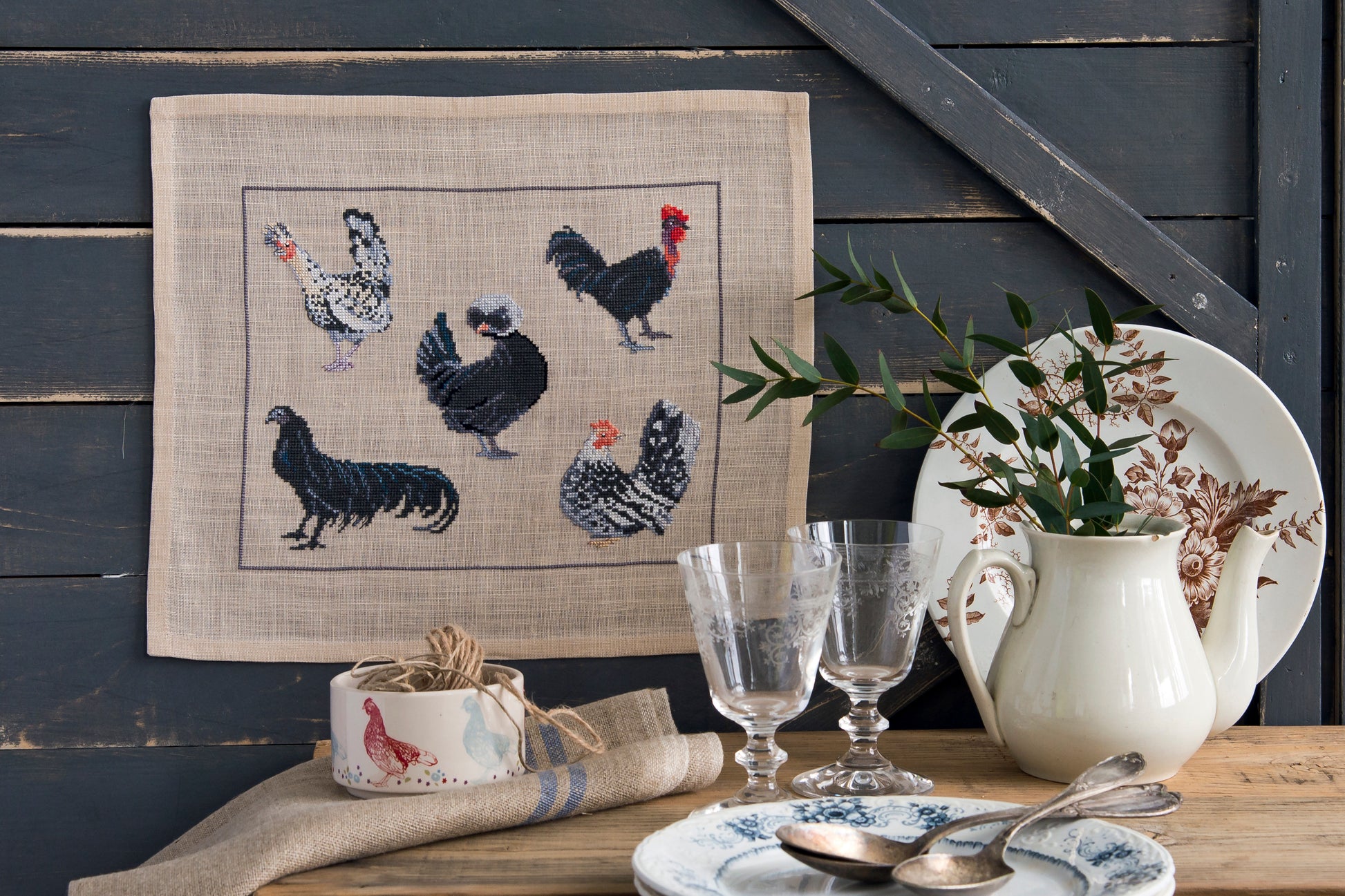 Grille point de croix – Poules de collection : galerie de portraits de poules de races aux plumages somptueux et colorés brodés sur toile de lin sable 12 fils/cm, ambiance basse-cour élégante et champêtre – Sylvie Teytaud & Création Point de Croix