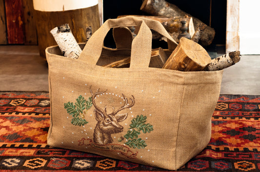 Grille broderie point de croix : sac a buches cerf et feuilles de chene a broder sur jute. Par M. Bonnin, DMC, 6 pages.