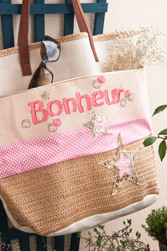 Grille de broderie point de croix : sac bonheur à broder sur lin bis. Imprimée avec symboles et couleurs DMC sur 6 pages.