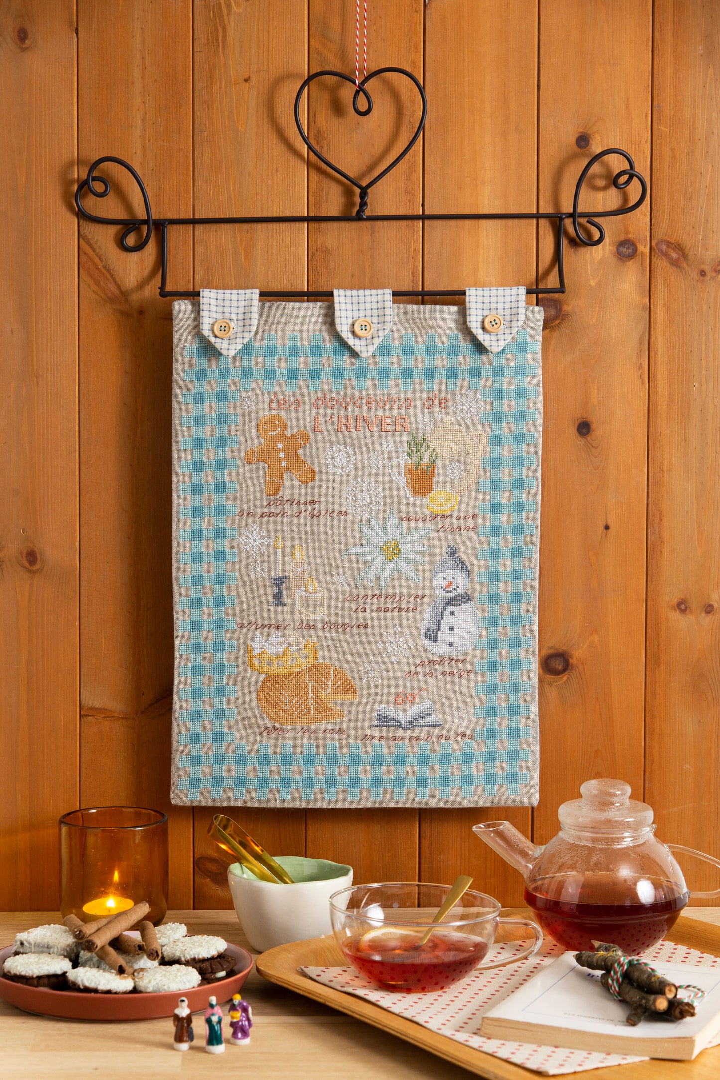 Grille de broderie point de croix : tableau hiver gourmand par M. Bonnin. Réf. DMC incluse. À broder sur Aïda ou lin. Création Point de Croix.