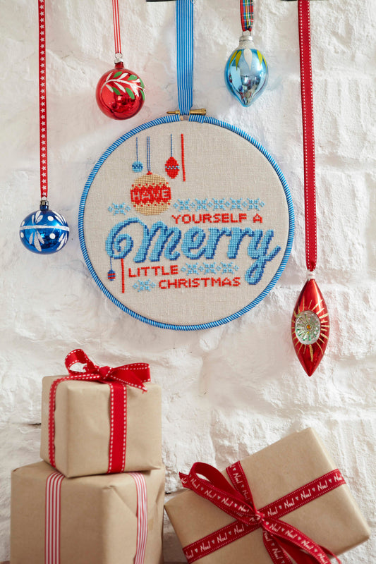 Grille de point de croix Tambour de Noël Have yourself a Merry Little Christmas sur lin 11 fils ivoire. 90 x 100 points. Références DMC sur 4 pages.
