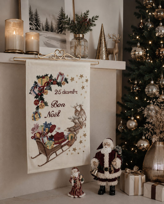 Grille point de croix Toise de Noël – Père Noël en traîneau avec rennes et cadeaux brodé sur toile Aïda, tableau décoratif Noël, Création Point de Croix