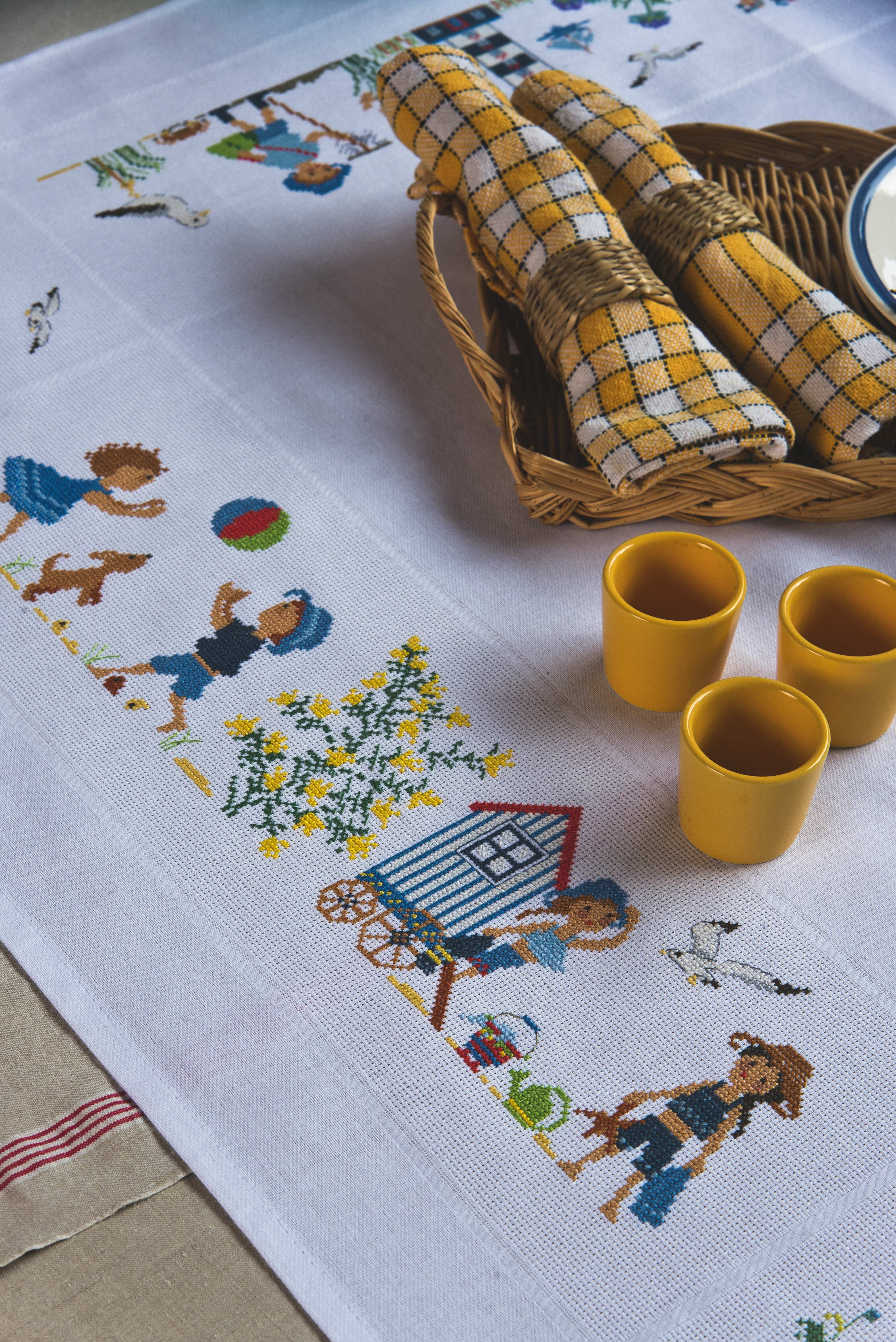 フランスヴィンテージ テーブルクロス　クロスステッチ　刺繍 海辺の雰囲気のテーブルクロス図案 – クロスステッチ刺繍 | クロス