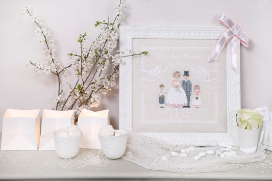 Grille broderie point de croix : tableau mariage. 4 pages, symboles et couleurs DMC. Lin 11 fils blanc. 24,54 x 24,72 cm.