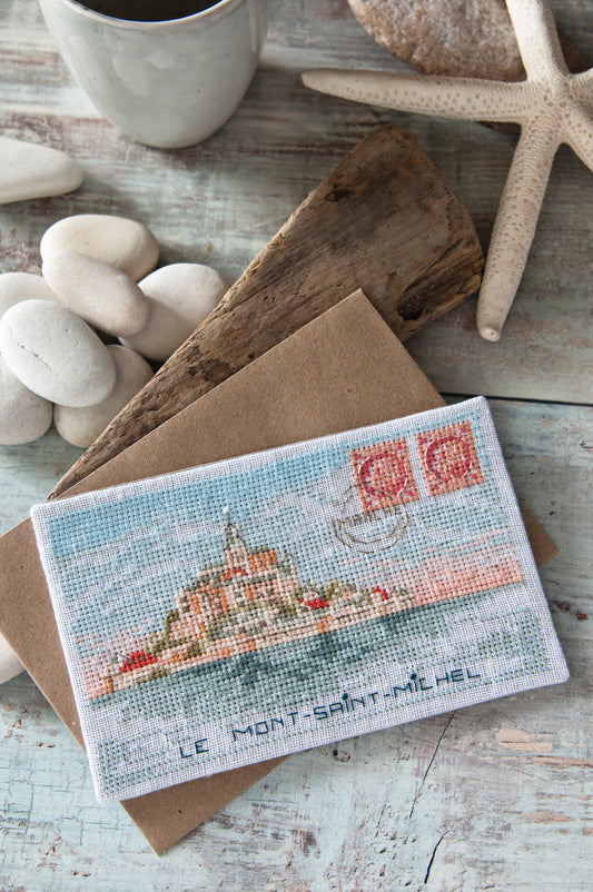 Grille broderie point de croix : cartes postales Avignon, Mont Saint-Michel, Albi. À broder sur lin. DMC, 6 pages.