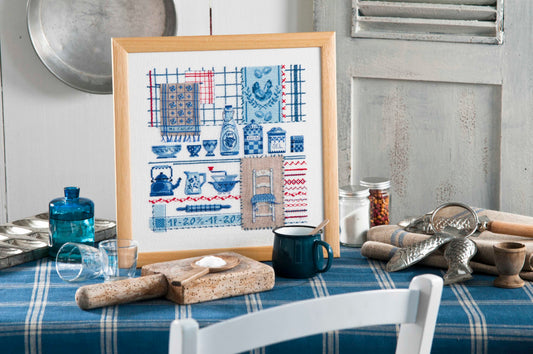 Grille de point de croix Cadre cuisine bleu à broder sur toile 11 fils. Motifs détaillés de cuisine de campagne. 138 x 138 points. Références DMC incluses.