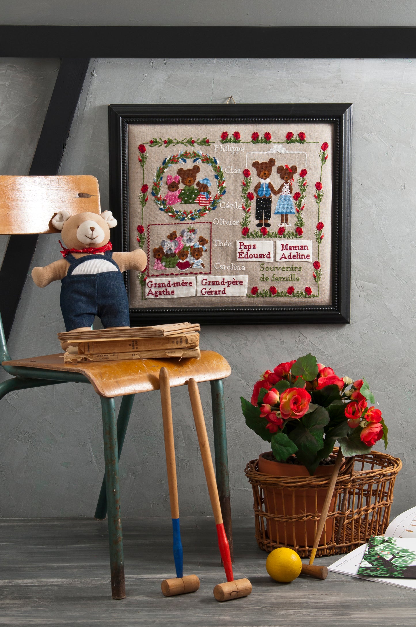 Grille point de croix Un portrait de famille – Famille d'ours en peluche brodée sur toile de lin, tableau décoratif chambre enfant, Création Point de Croix