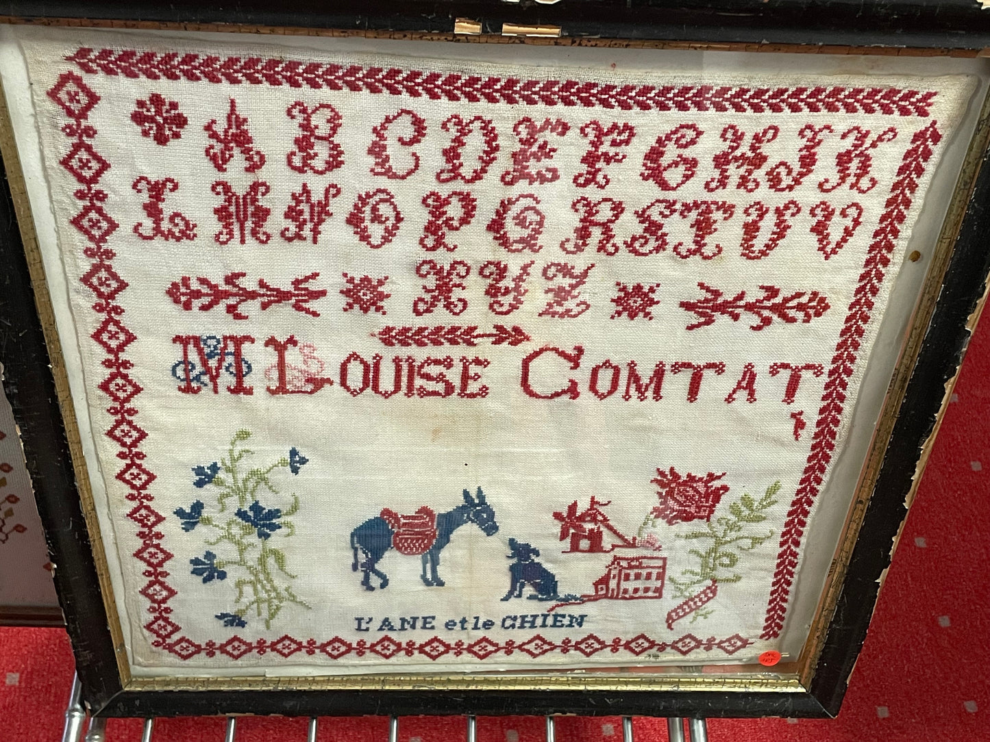 Grille point de croix – Marquoir âne et chien, vue détail : motifs et lettres du sampler traditionnel sur toile de lin DMC – DMC & Création Point de Croix